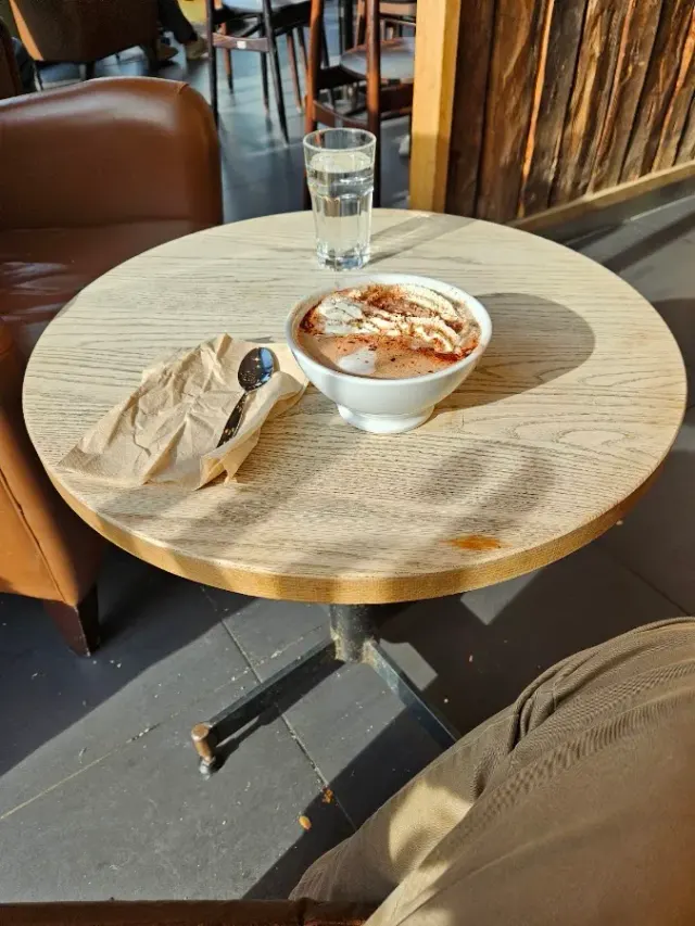 BookNoFees: Kavarna – Kaffebrenneriet – Oslo – Kaffebrenneriet, fotografija 3