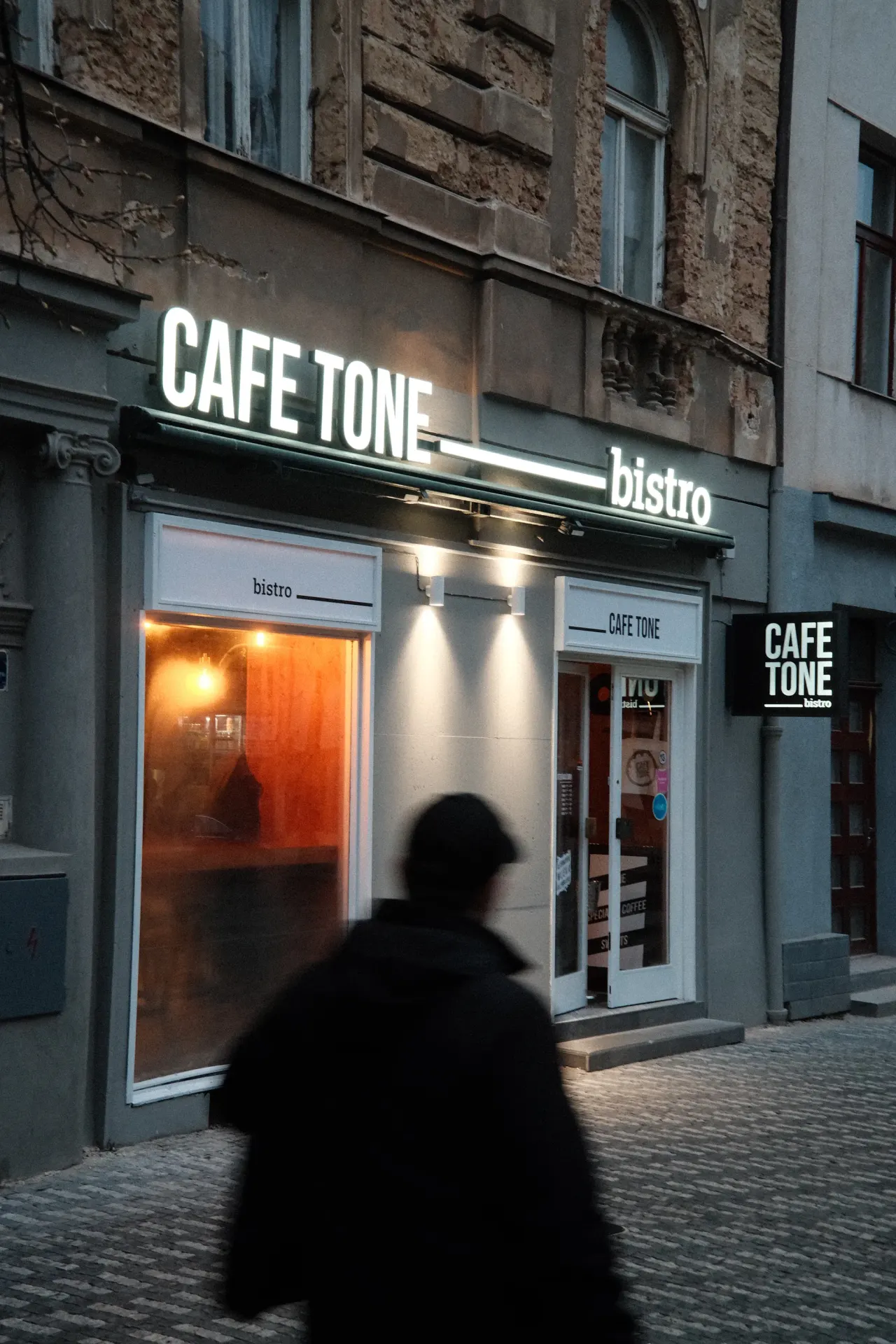BookNoFees: Kavarna – Cafe Tone – Prague – Cafe Tone, fotografija 1
