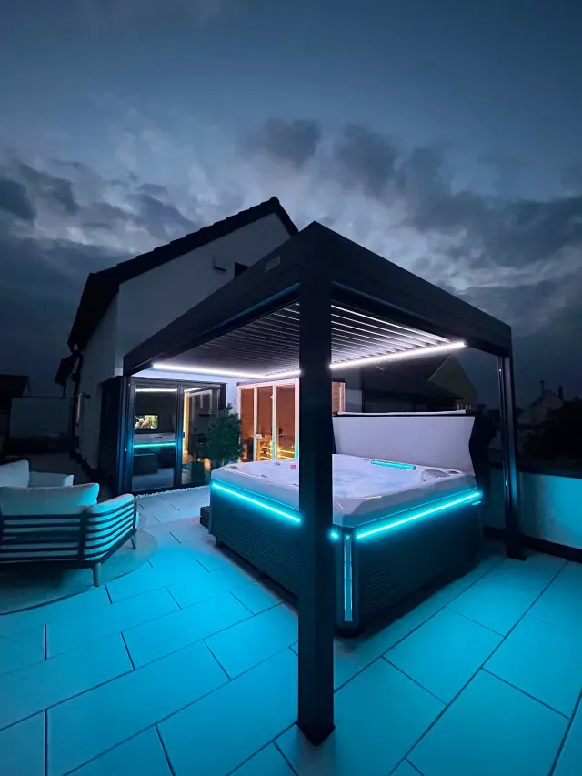BookNoFees: Apartma Lion Luxe Sky Lounge – Mering