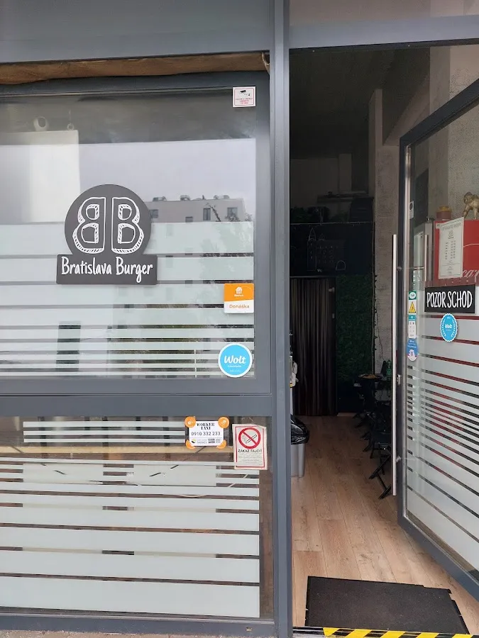 BookNoFees: Okrepčevalnica – Bratislava Burger – Bratislava – Bratislavski burger, fotografija 1