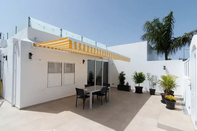 BookNoFees: Casa Kriki – ekskluziven bungalov s strešno teraso v naselju Holycan – Playa Del Ingles