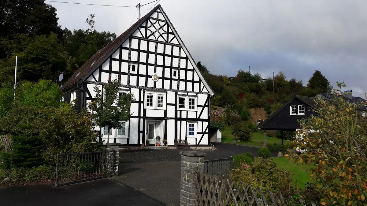 BookNoFees: Restavracija – Landgasthof Schwermer – Kirchhundem – Podeželski gostilni Schwermer, fotografija 1