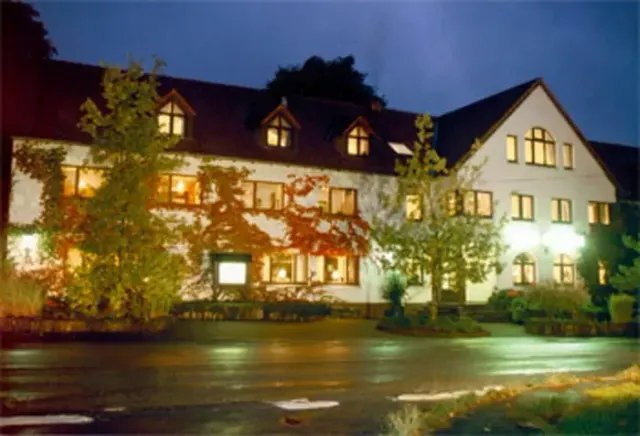 BookNoFees: Restavracija – Hotel-Restaurant Spitze Warte – Rüthen – Hotel-Restaurant Spitze Warte, fotografija 3
