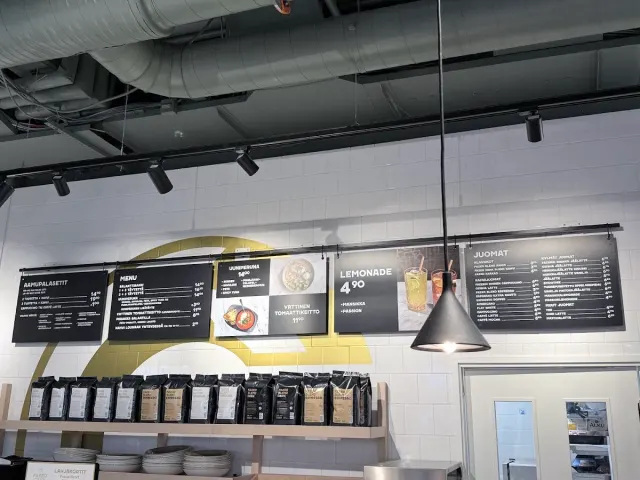 BookNoFees: Kavarna – Fazer Café – Helsinki – Priprava kave, fotografija 2