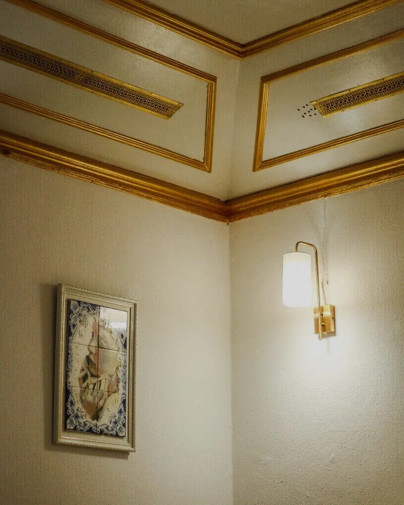 BookNoFees: Kavarna – Antù Alfama – Lisbon – Antù Alfama, fotografija 1