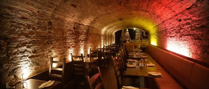 BookNoFees: Restavracija – La Caverna – Dublin – Jama, fotografija 1