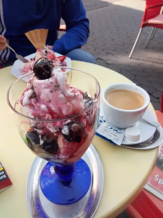 BookNoFees: Restavracija – Eiscafé Da Rosa – Werl – Eiscafé Da Rosa, fotografija 3