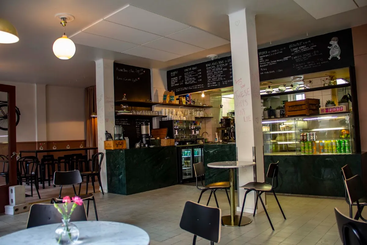 BookNoFees: Kavarna – Green Hippo Cafe – Helsinki – Kavarna Green Hippo, fotografija 1