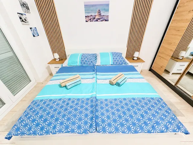 BookNoFees: Miren in eleganten apartma z balkonom – Rab