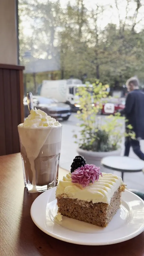BookNoFees: Kavarna – Cafe Esplanad – Helsinki – Kavarna Esplanad, fotografija 3