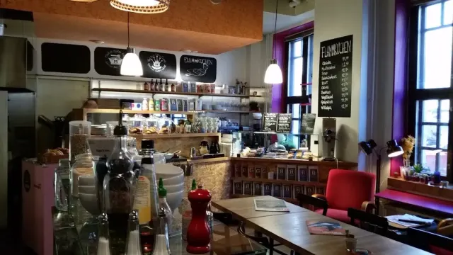 BookNoFees: Kavarna – Cafe Panik – Helsinki – Cafe Panik, fotografija 3