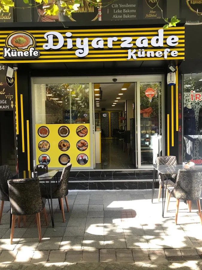 BookNoFees: Restavracija – DİYARZADE KÜNEFE, KATMER, BAKLAVA, VE TATLI – Istanbul – DİYARZADE KÜNEFE, KATMER, BAKLAVA IN SLADICE, fotografija 1