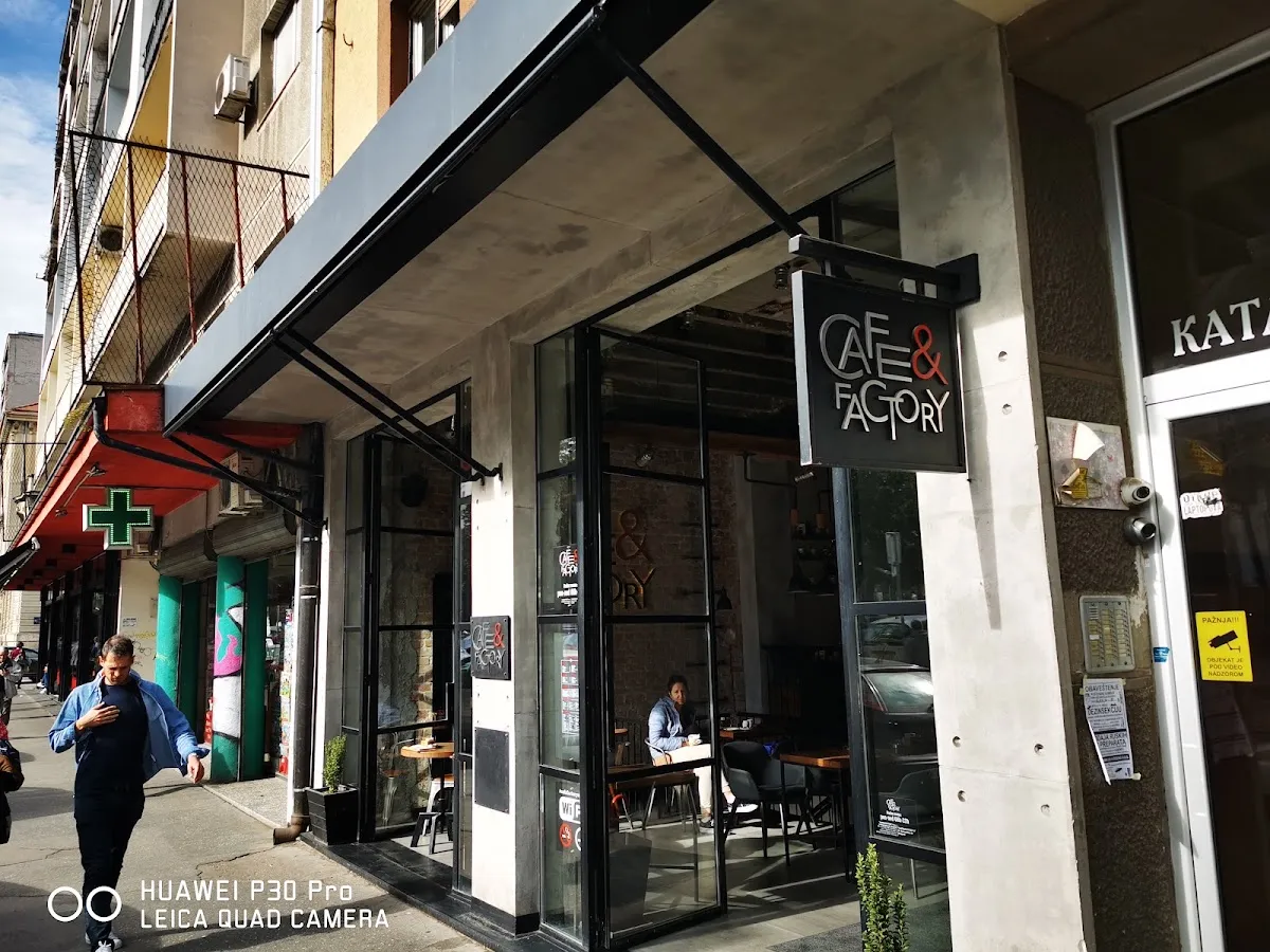 BookNoFees: Kavarna – Cafe & Factory – Belgrade – Cafe & Factory, fotografija 1
