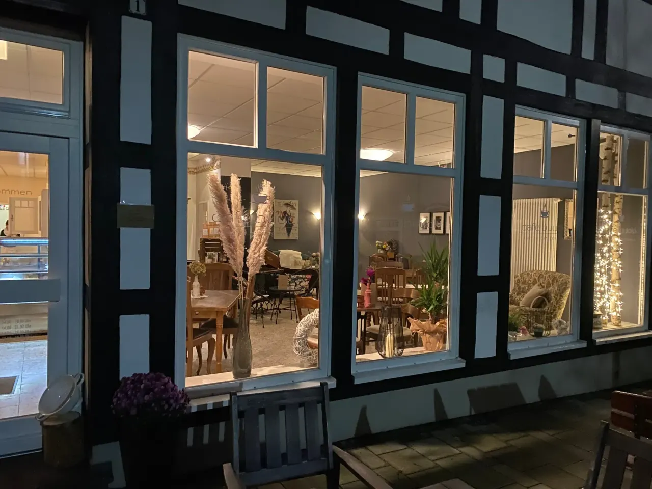 BookNoFees: Kavarna – Café Buuck – Rüthen – Café Buuck, fotografija 1