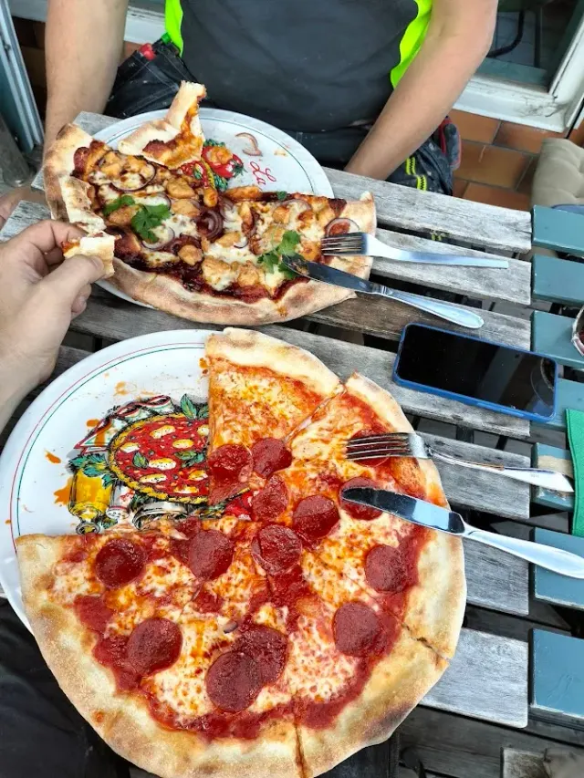 BookNoFees: Restavracija – Vår Pizza – Stockholm – Naša pizza, fotografija 2
