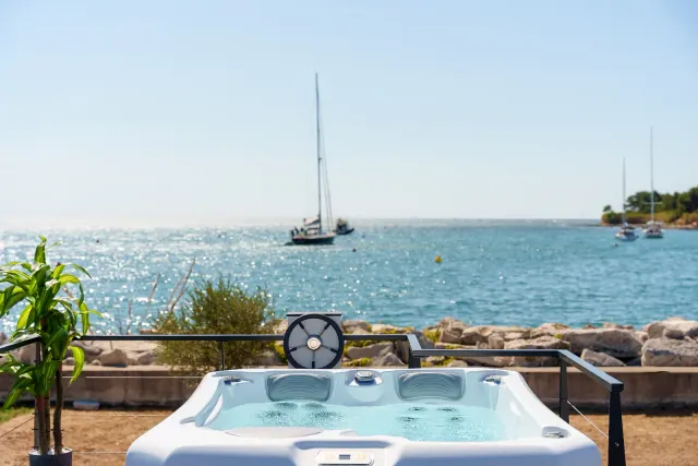 BookNoFees: Luxury Sea House Pearl Infinity – ekskluzivna plavajoča hiša v Novigradu – Novigrad