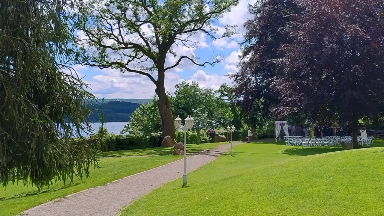 BookNoFees: Restavracija – Haus Delecke – Möhnesee-Delecke – Hiša Delecke, fotografija 1