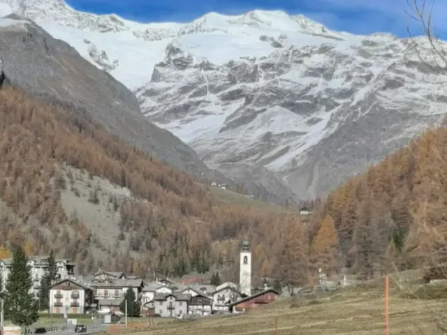 BookNoFees: Prijetna hiša s kaminom in pogledom na gore – Gressoney-La-Trinité