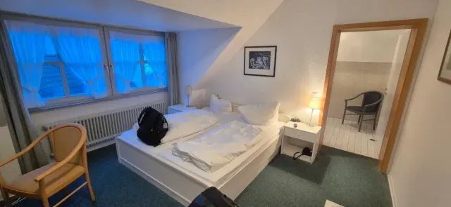 BookNoFees: Restavracija – Alte Linden – Altena – Stare lipe, fotografija 3