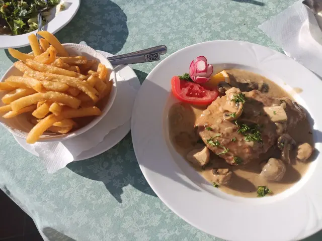 BookNoFees: Restavracija – Alte Linden – Altena – Stare lipe, fotografija 2