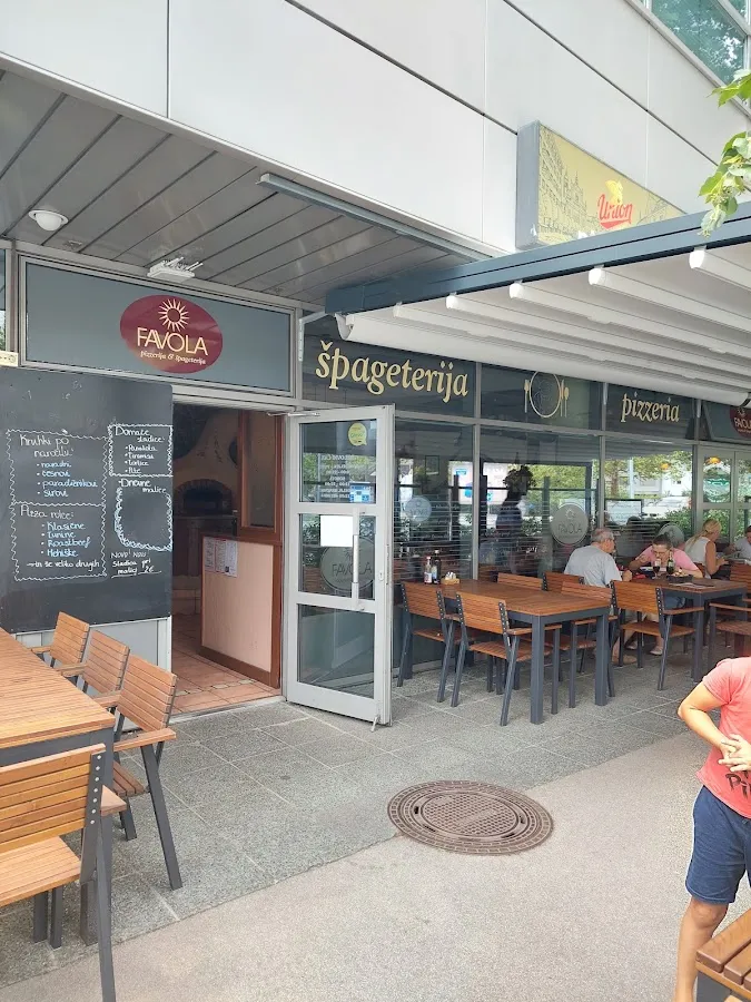 BookNoFees: Restavracija – Favola – Ljubljana – Pravljica, fotografija 1