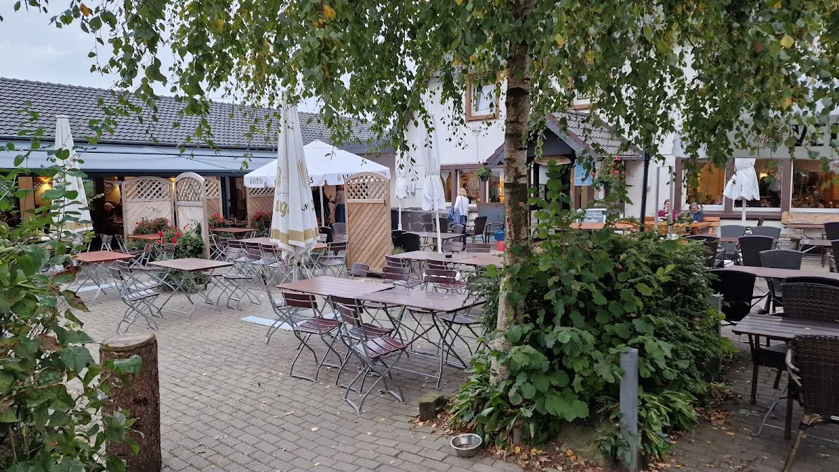BookNoFees: Restavracija – Café Halle – Hagen – Kavarna Halle, fotografija 1