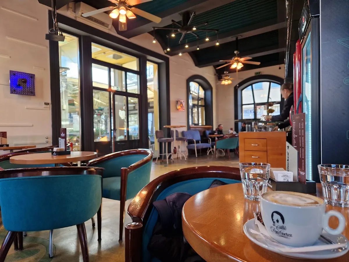 BookNoFees: Kavarna – Cafe Monet – Ljubljana – Cafe Monet, fotografija 1
