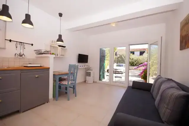 BookNoFees: NOVO – Studio apartma v bližini plaže – Tribunj