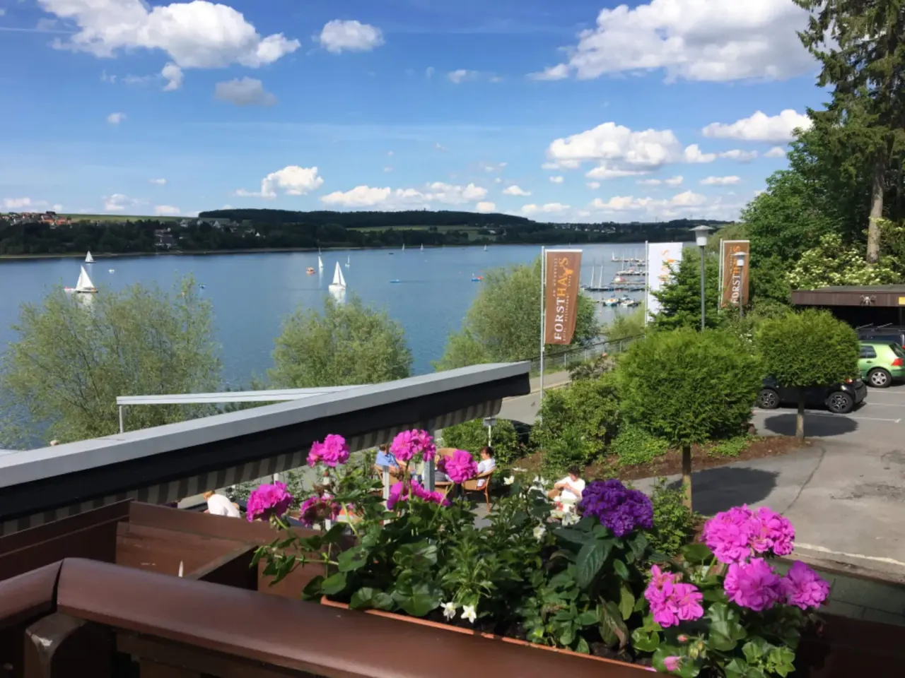 BookNoFees: Restavracija – Forsthaus am Möhnesee – Möhnesee – Gozdarska hiša ob jezeru Möhnesee, fotografija 1