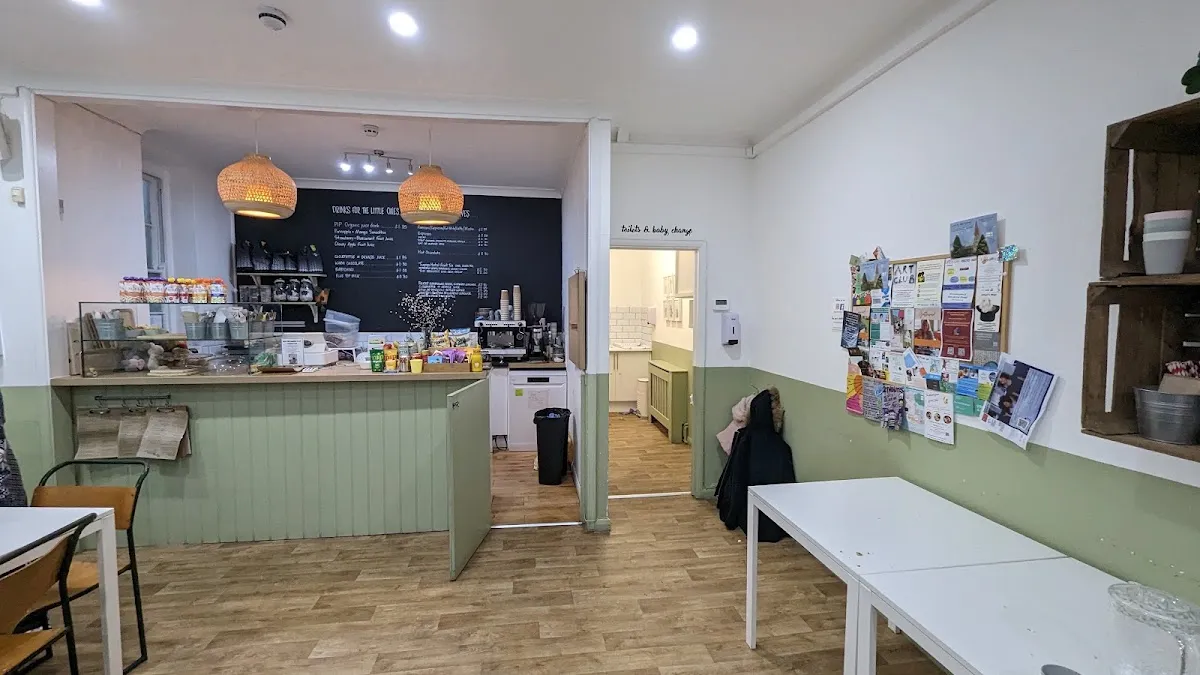 BookNoFees: Kavarna – Apple Tree Children’s Cafe – London – Otroška kavarna »Jablana«, fotografija 1