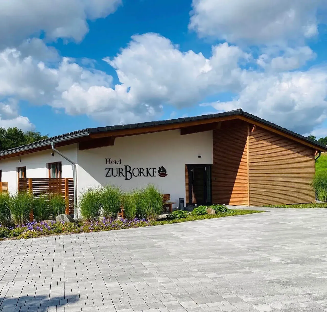 BookNoFees: Restavracija – Hotel & Gaststätte Zur Borke – Neuenrade-Affeln – Hotel in restavracija »Zur Borke«, fotografija 1