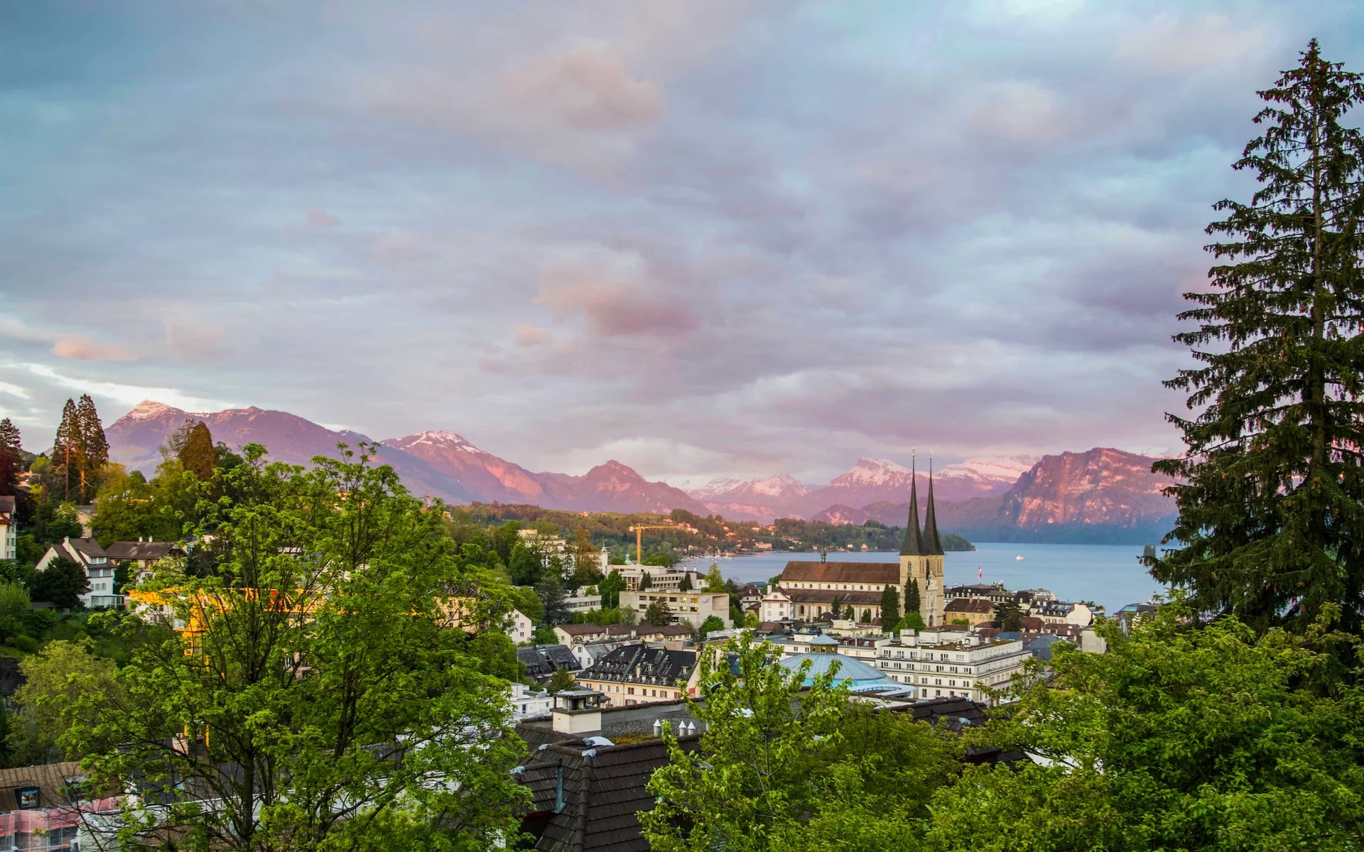 Pogled na Lucern in njene zgodovinske hiše