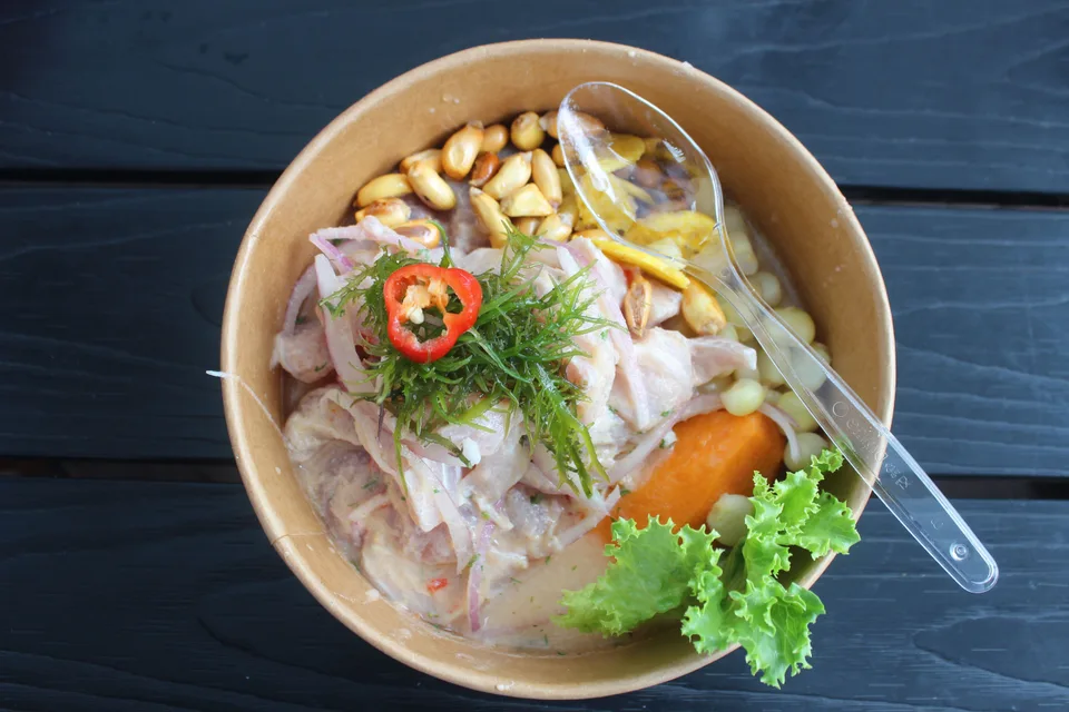BookNoFees: Primer fotografije: Ribji ceviche s čebulo in koruzo